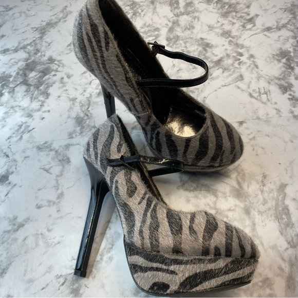 Breckelles Nikki-15 Fuzzy Gray & Black Zebra Tiger Platform 4 in Heels size 6.5 - Picture 9 of 14